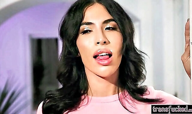 Naked Cutie Expises Her Twat To Enjoy Hot Fucking